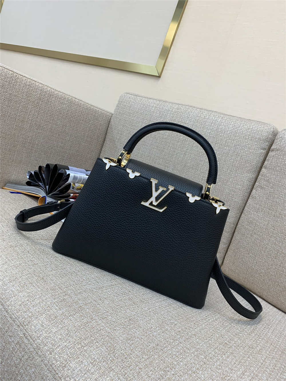 Louis Vuitton CAPUCINES  M23263  size：31.5x20x11cm 2025 new 